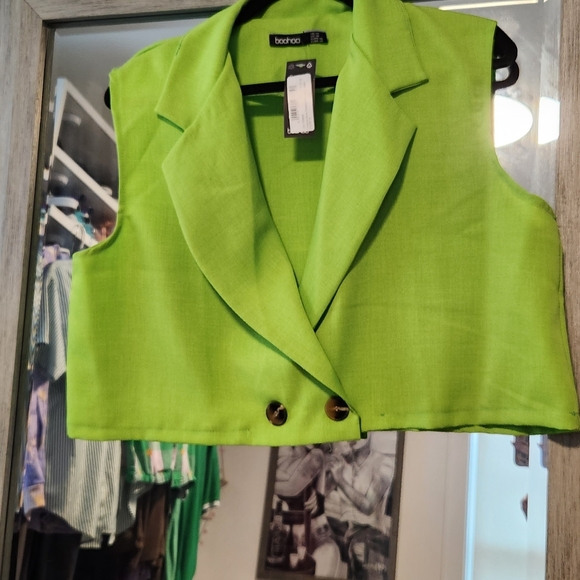 Textured Green Cropped Sleeveless blazer - Picture 12 of 12